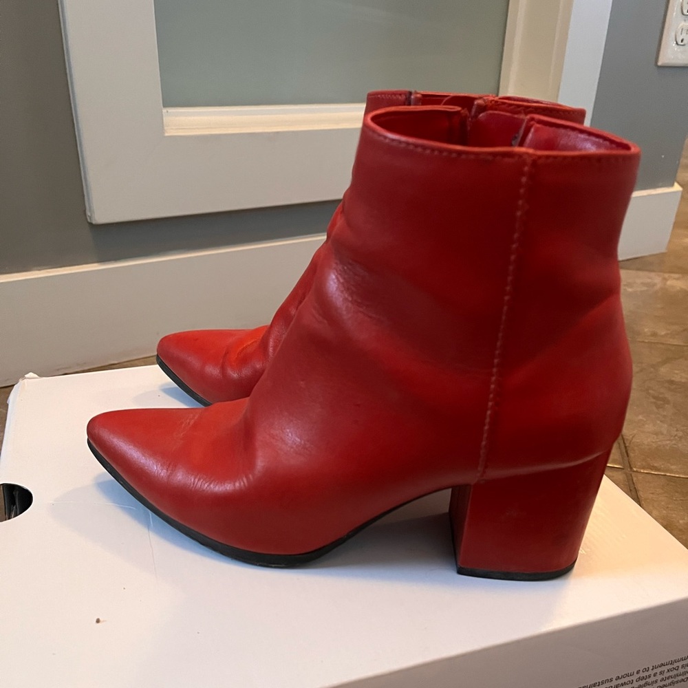‼️FLASH PRICE $25‼️EUC ALDO RED LEATHER BOOTIES 36.5